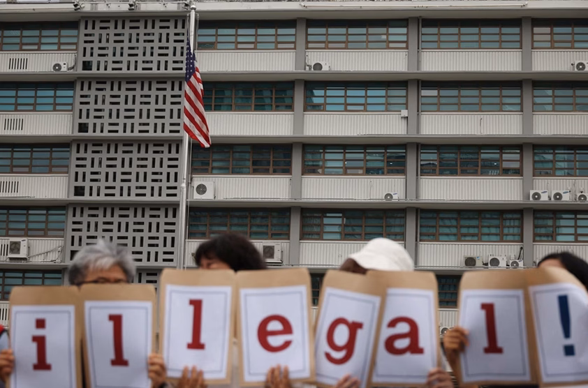 Aux États-Unis, un candidat opposé à l&rsquo;immigration confronté aux controverses liées à son entreprise